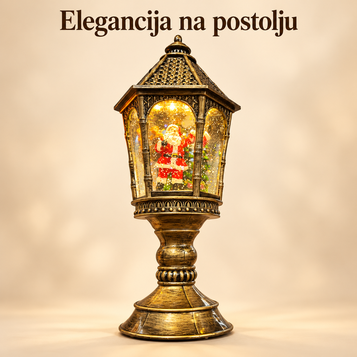 Novogodišnji fenjer na visokom postolju sa Deda Mrazom